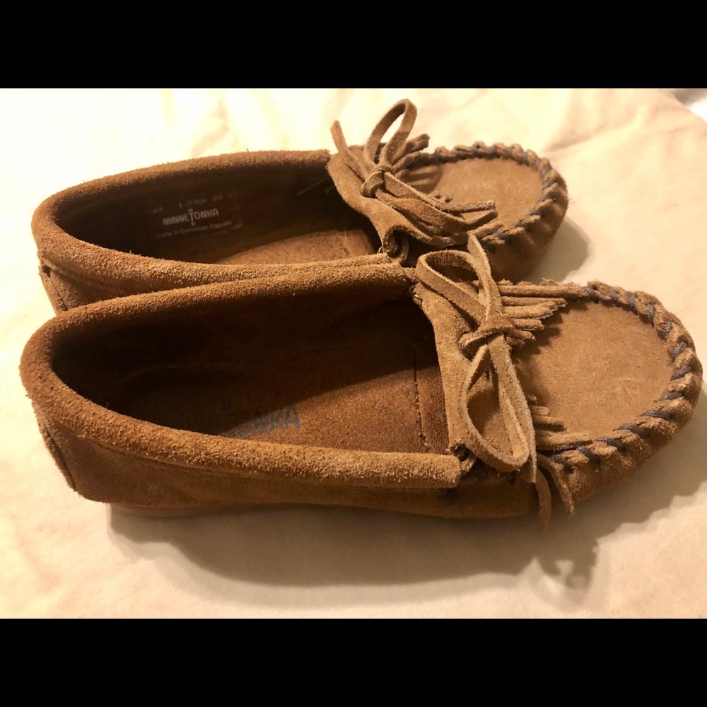 Girls Minnetonka suede Mocs